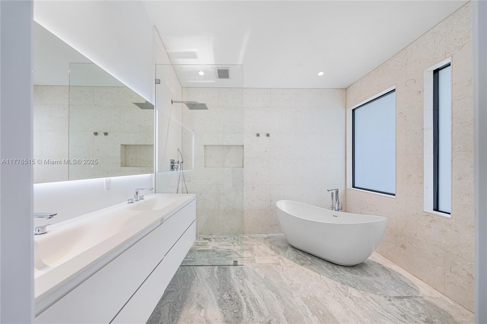 LAS OLAS BY THE SEA EXT - Residential