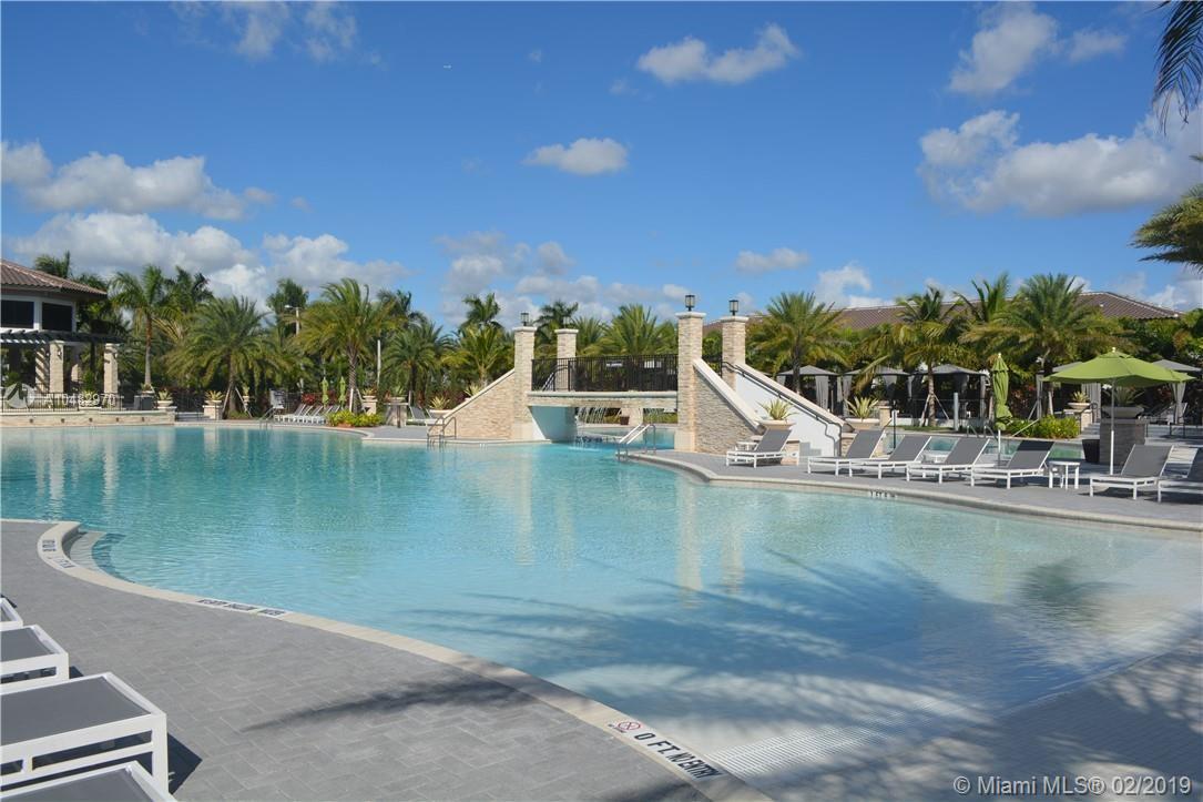 GRAND BAY SOUTH SUMMIT - Residential