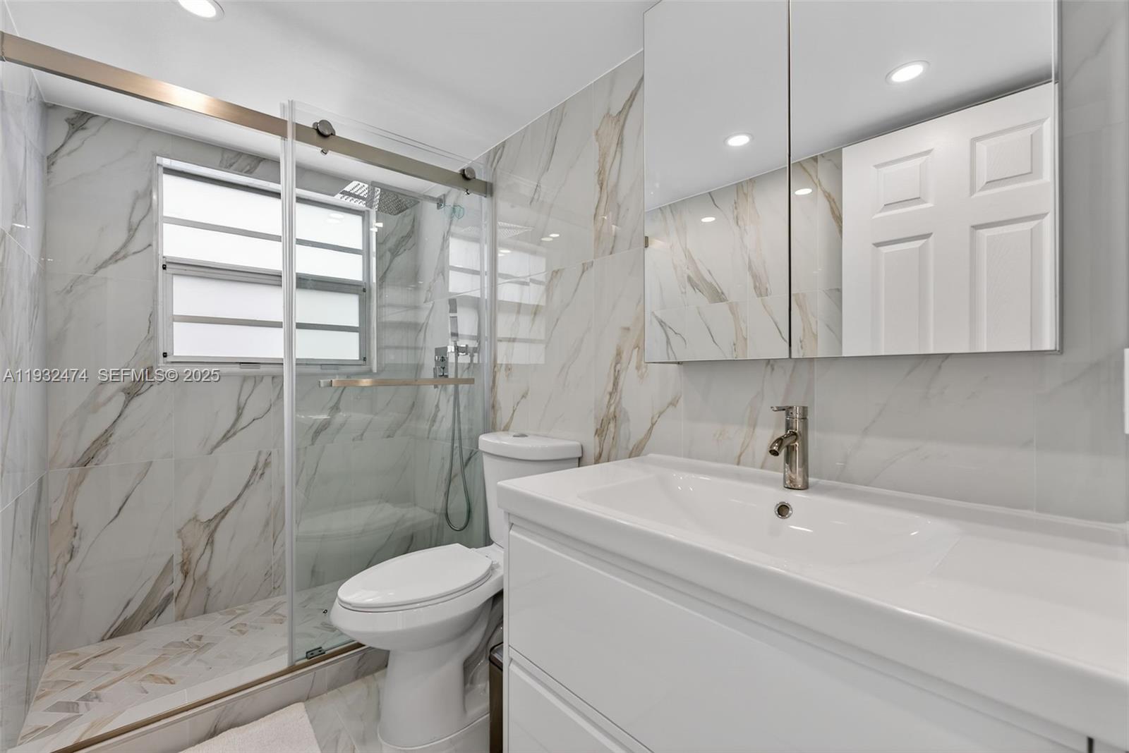 BYRON WATERVIEW CONDO - Residential Lease