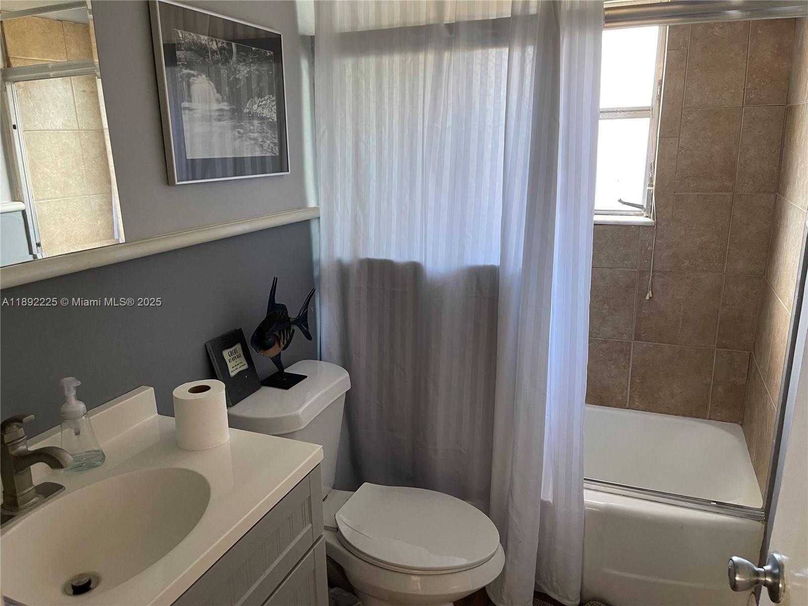 LAKE WORTH TOWN OF - Residential Lease