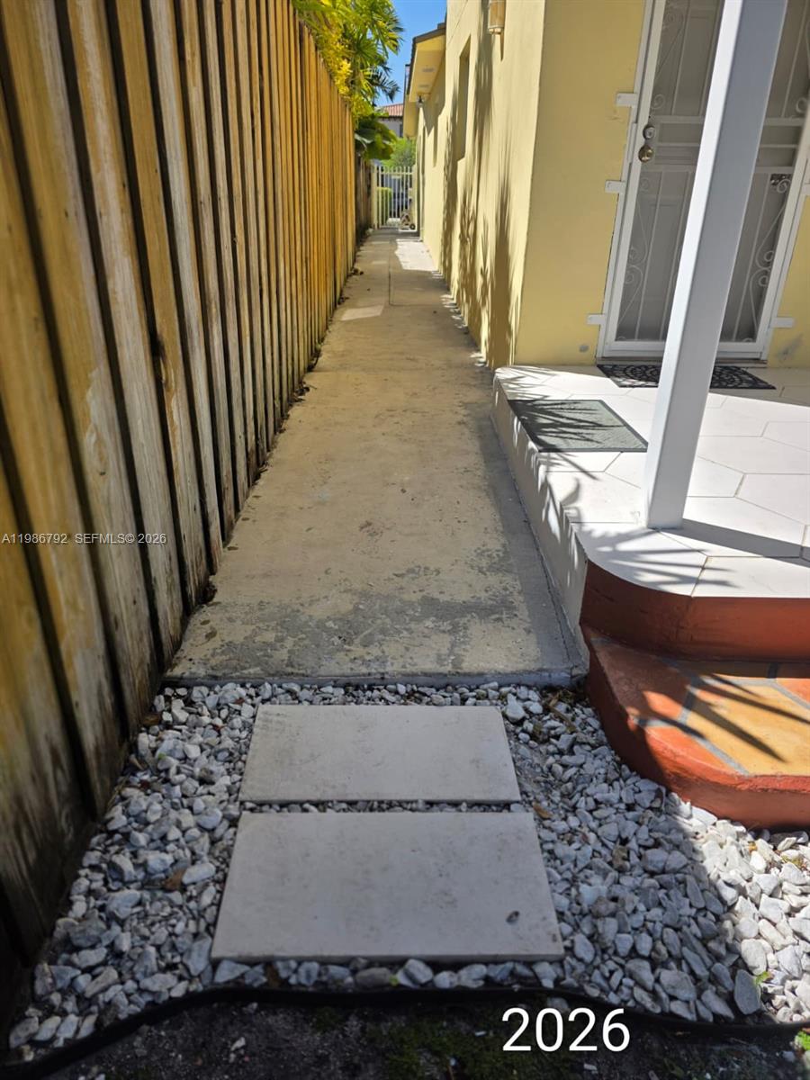 BRICKELL ESTATES - Residential Lease