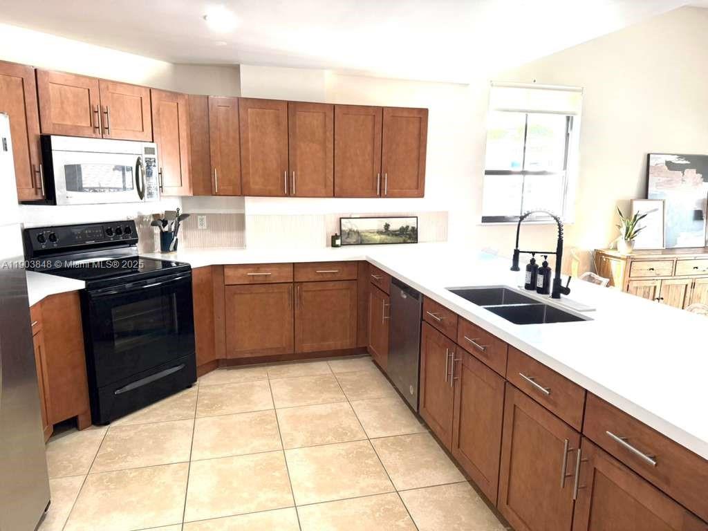 8390 SW 72nd Ave 519