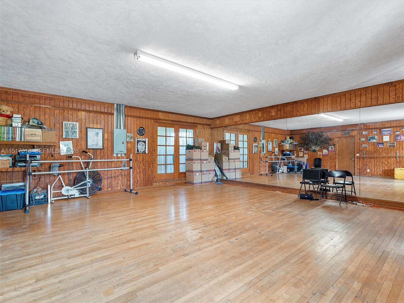 CHAMBERS LAND CO SUB SE1/ - Residential