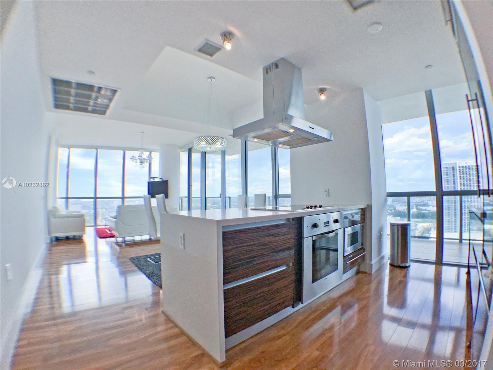 Prestige 28th floor corner unit with incredible views. A private elevator welcomes you to an expansive and bright floor plan with tons of natural light coming from floor-to-ceiling cristal windows in every room. The building offers five star amenities that recently went under renovation. Residents enjoy services provided by ME by Meliá Hotel, including STK restaurant at street level. Pools, gym, spa, and much more.