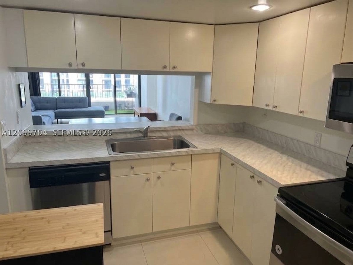 555 NE 15th St 10F