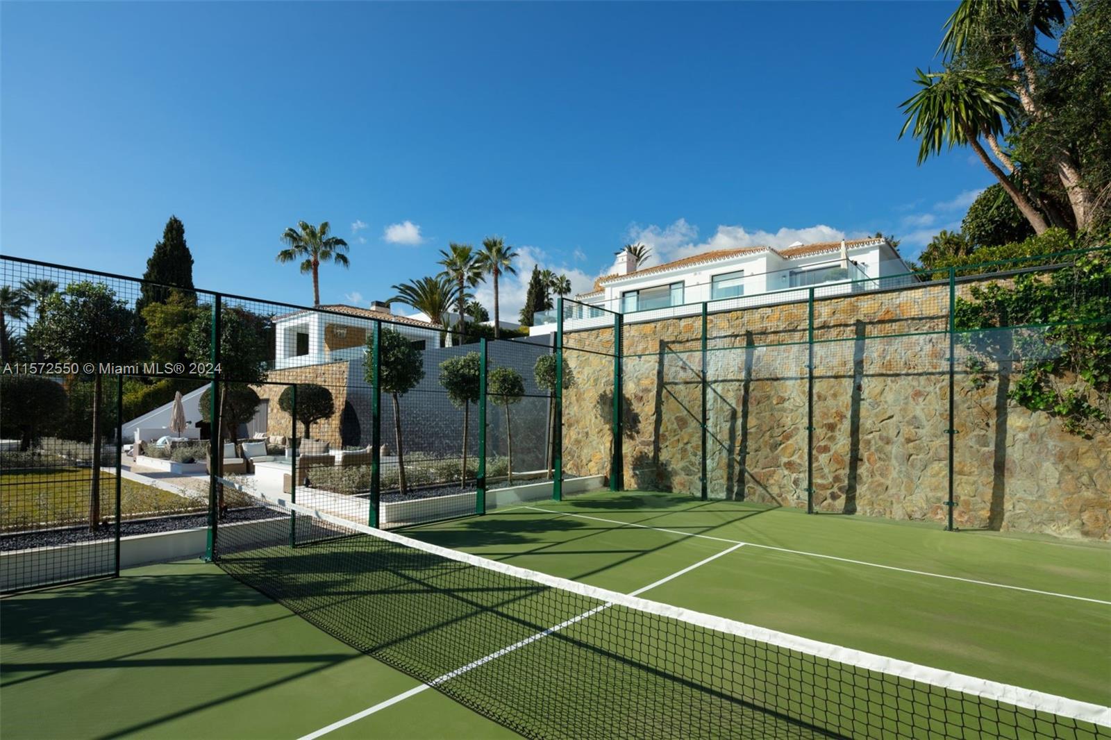 Cerquilla, Nueva Andalucia - Residential