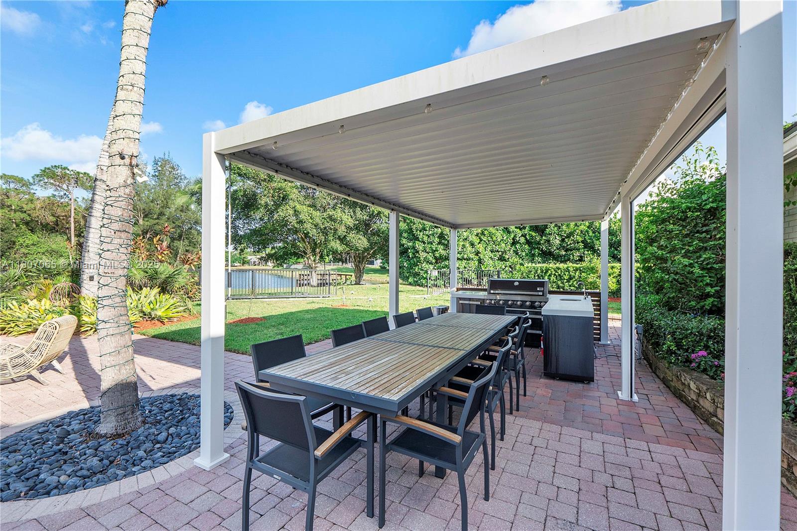 WHISPERING WOODS - Residential