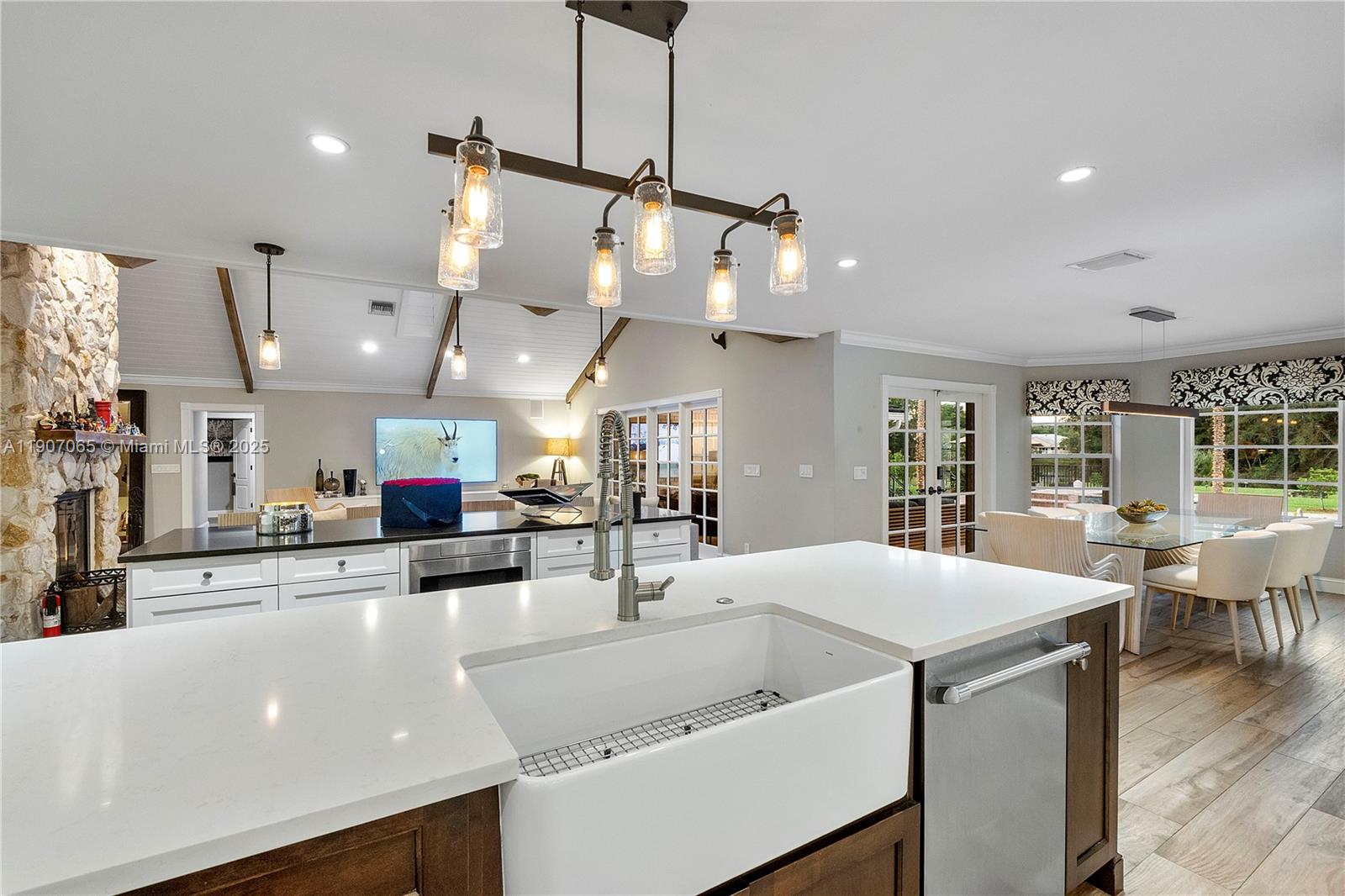 WHISPERING WOODS - Residential