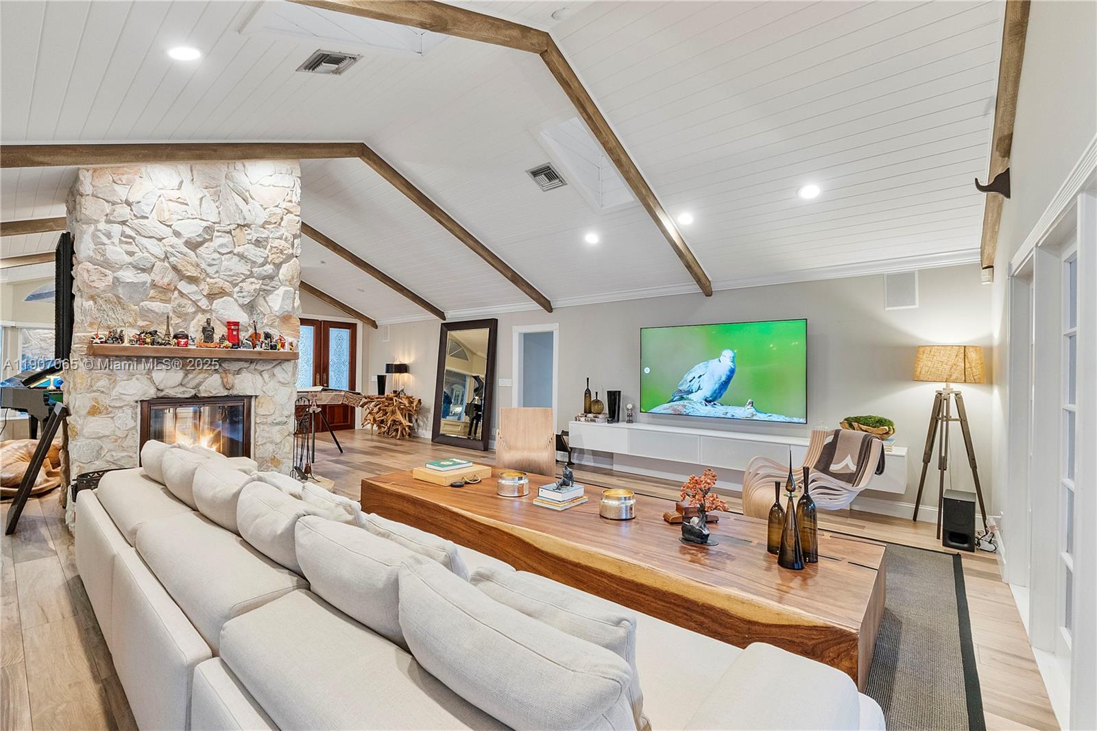 WHISPERING WOODS - Residential