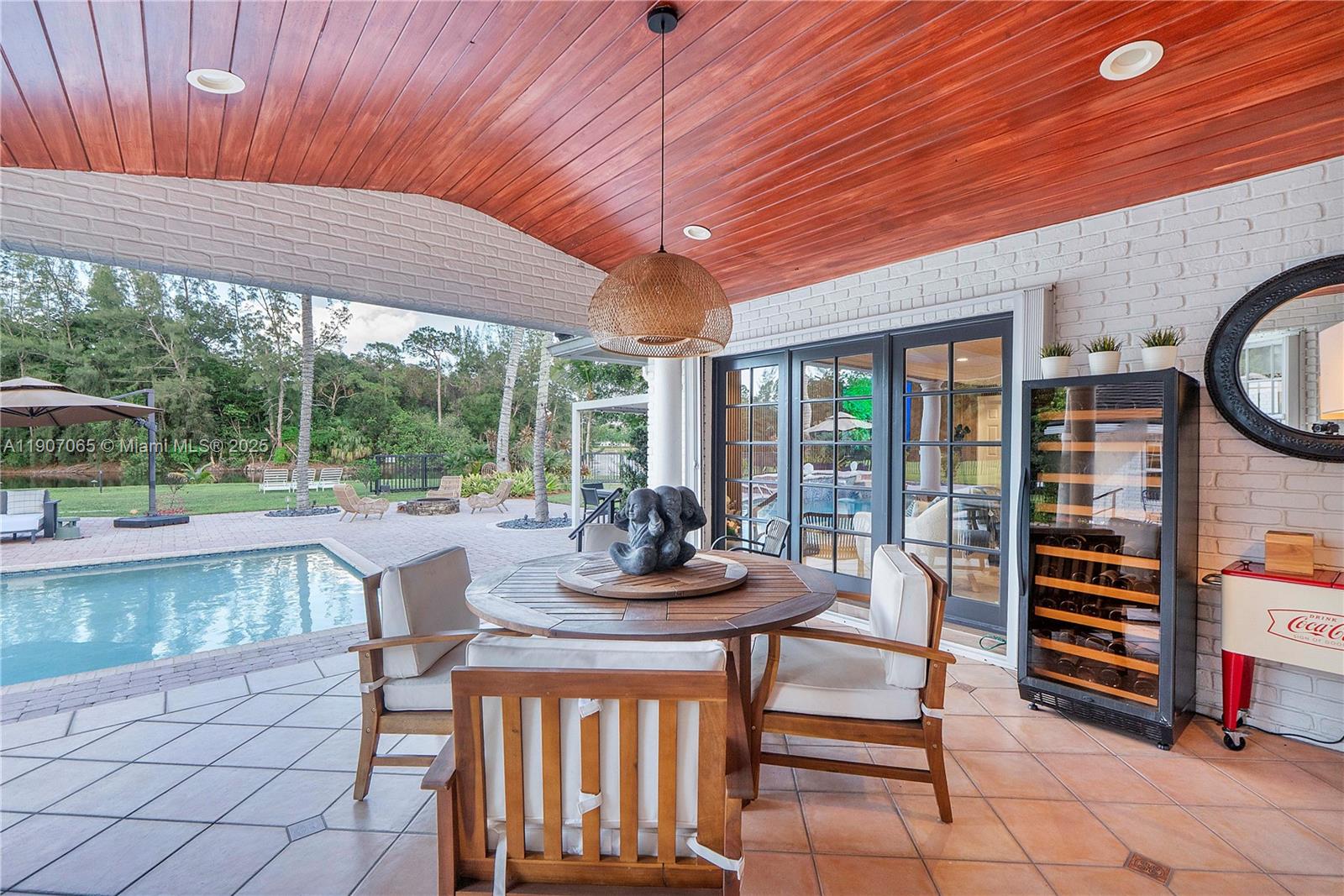 WHISPERING WOODS - Residential