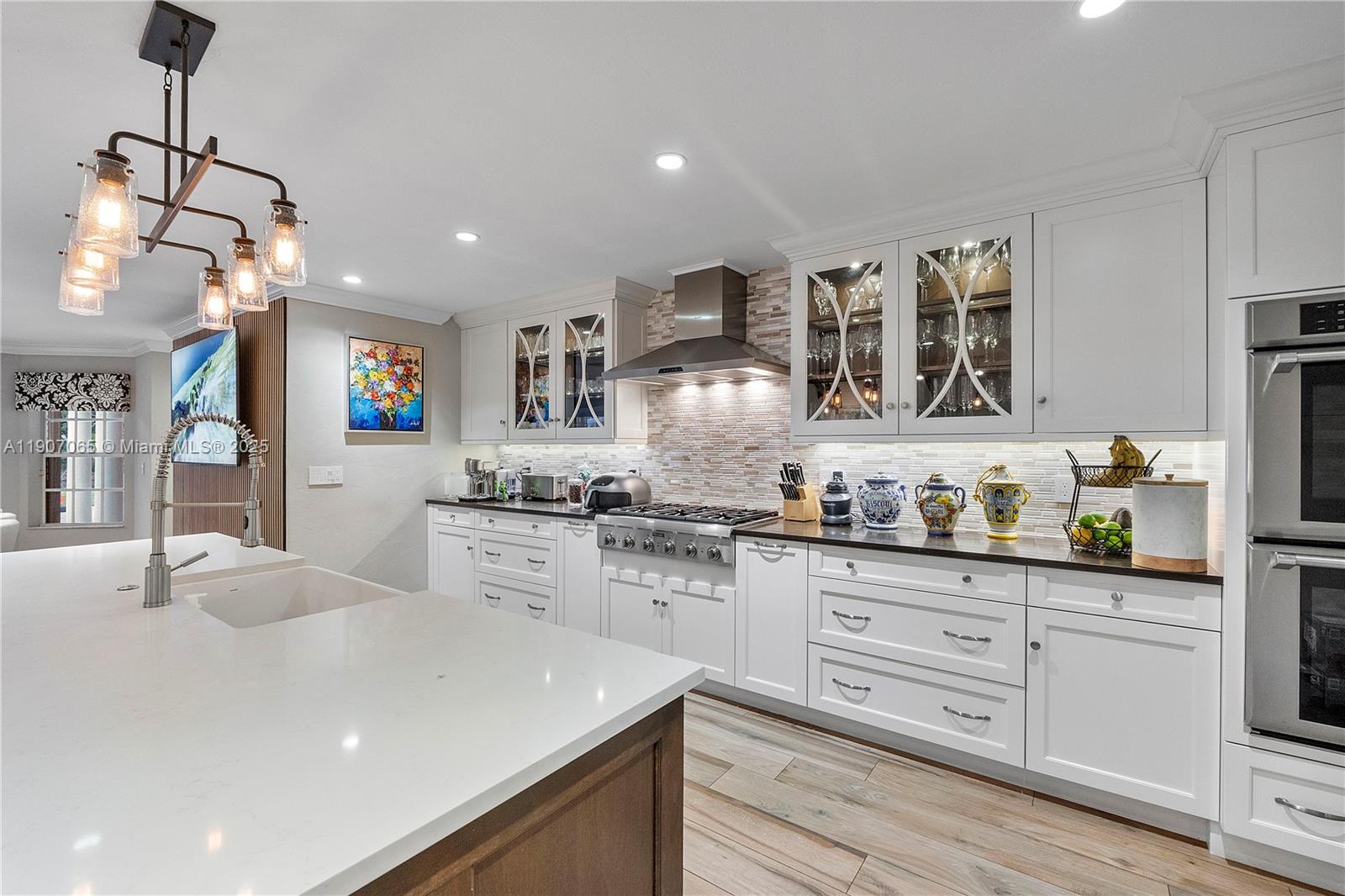 WHISPERING WOODS - Residential