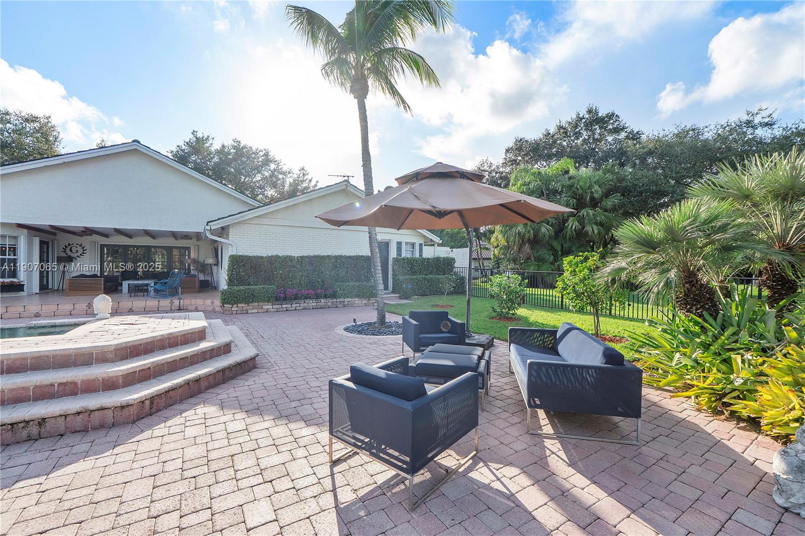 WHISPERING WOODS - Residential