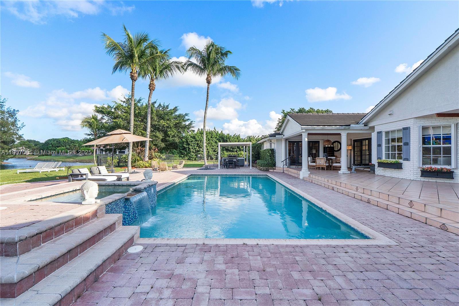 WHISPERING WOODS - Residential