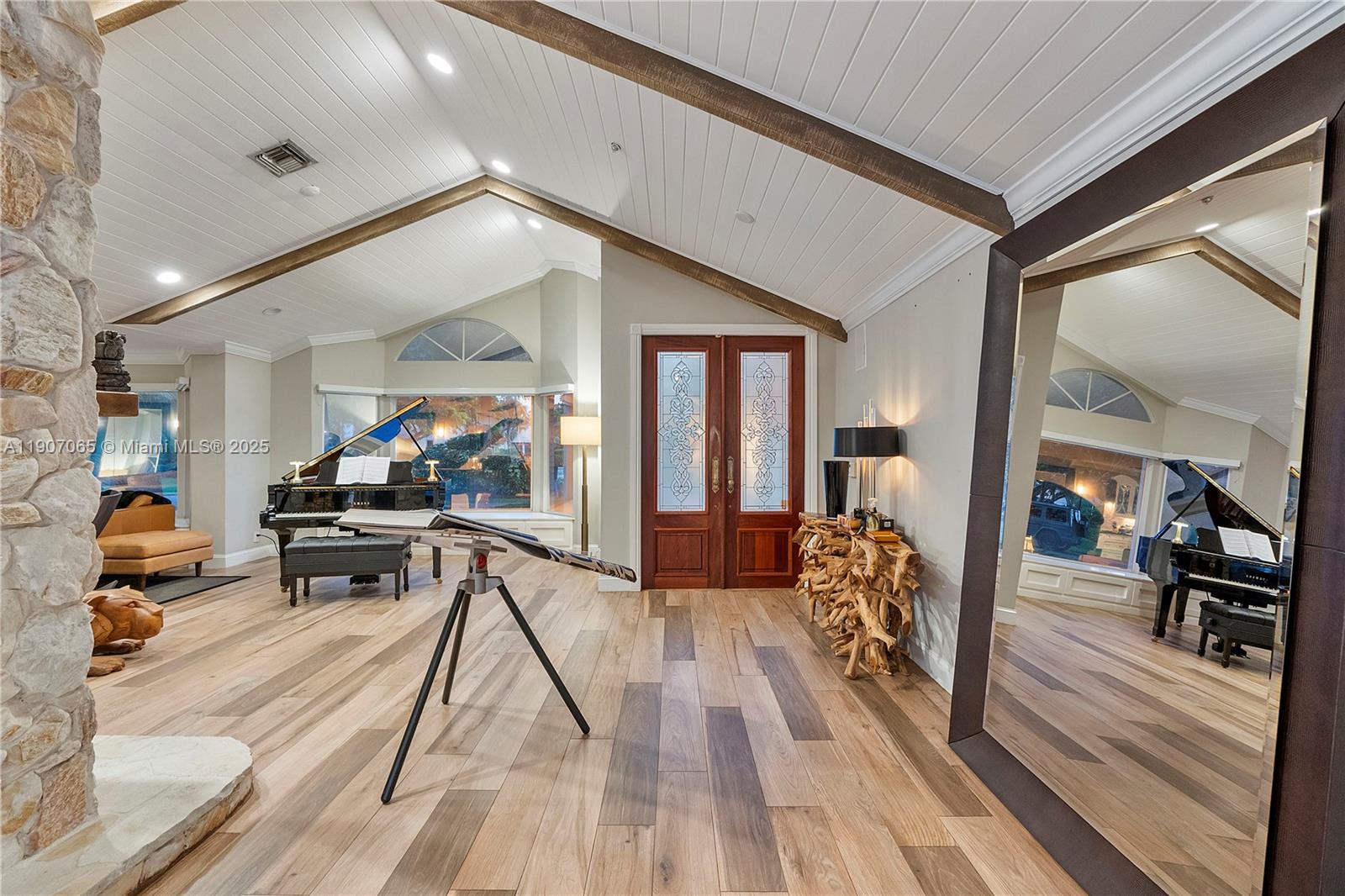 WHISPERING WOODS - Residential