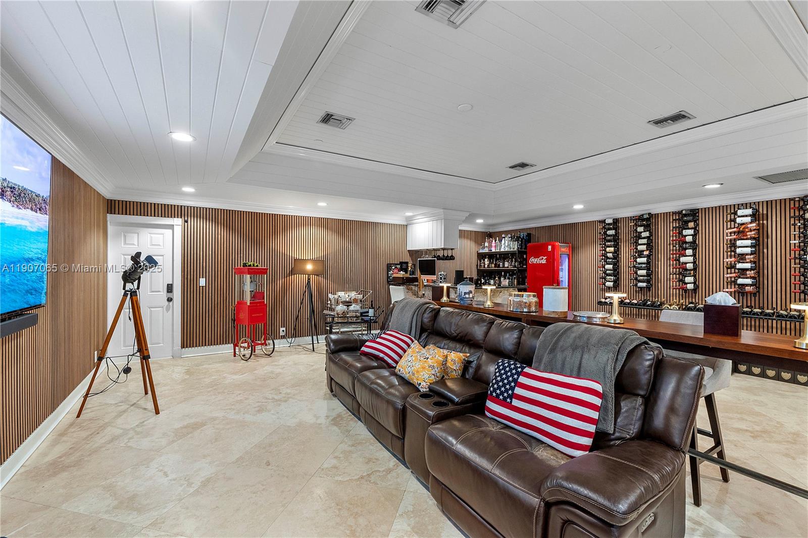 WHISPERING WOODS - Residential