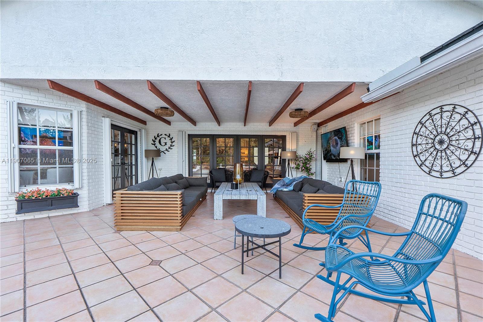 WHISPERING WOODS - Residential