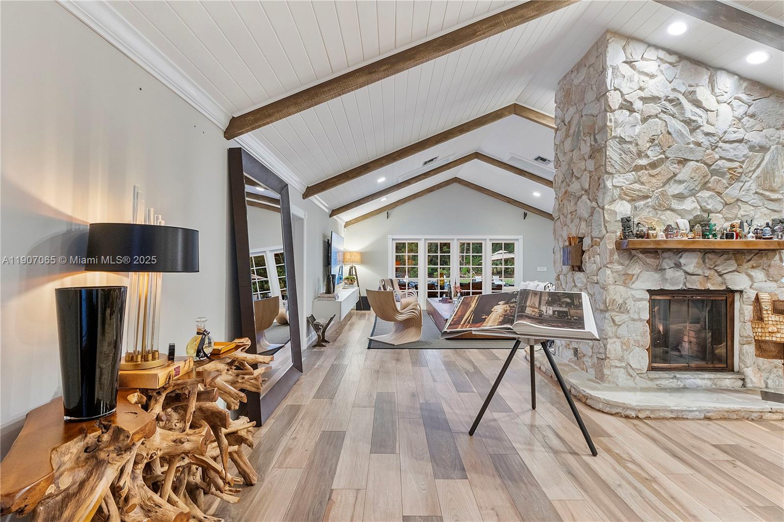 WHISPERING WOODS - Residential