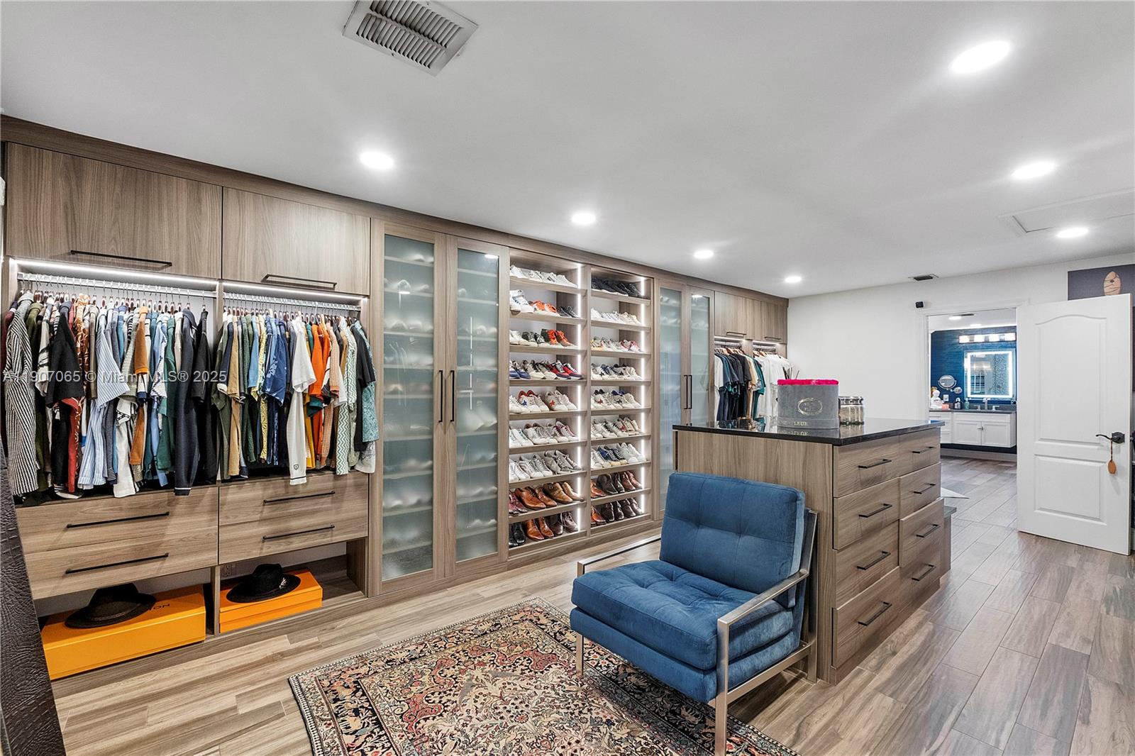 WHISPERING WOODS - Residential