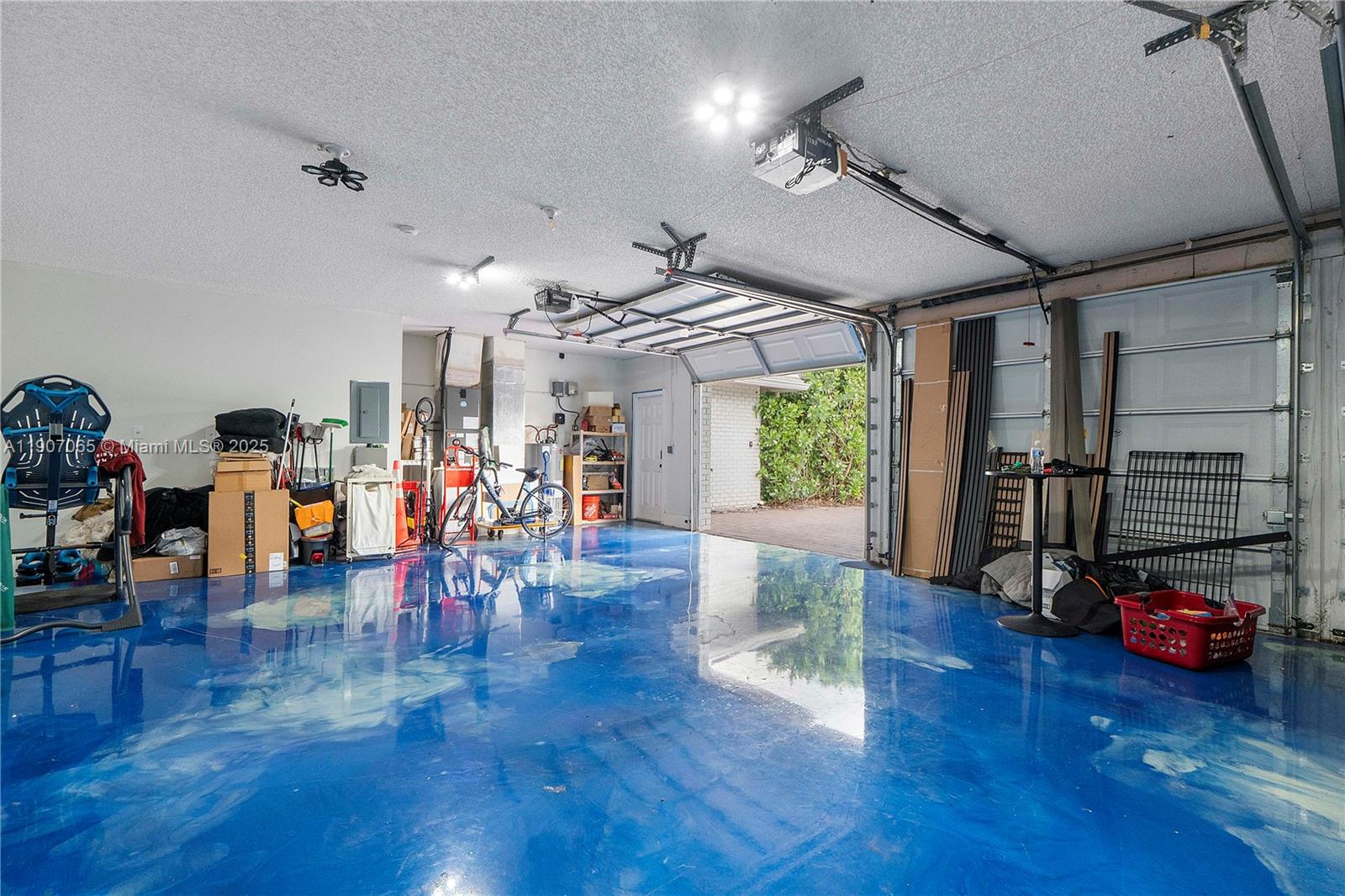 WHISPERING WOODS - Residential