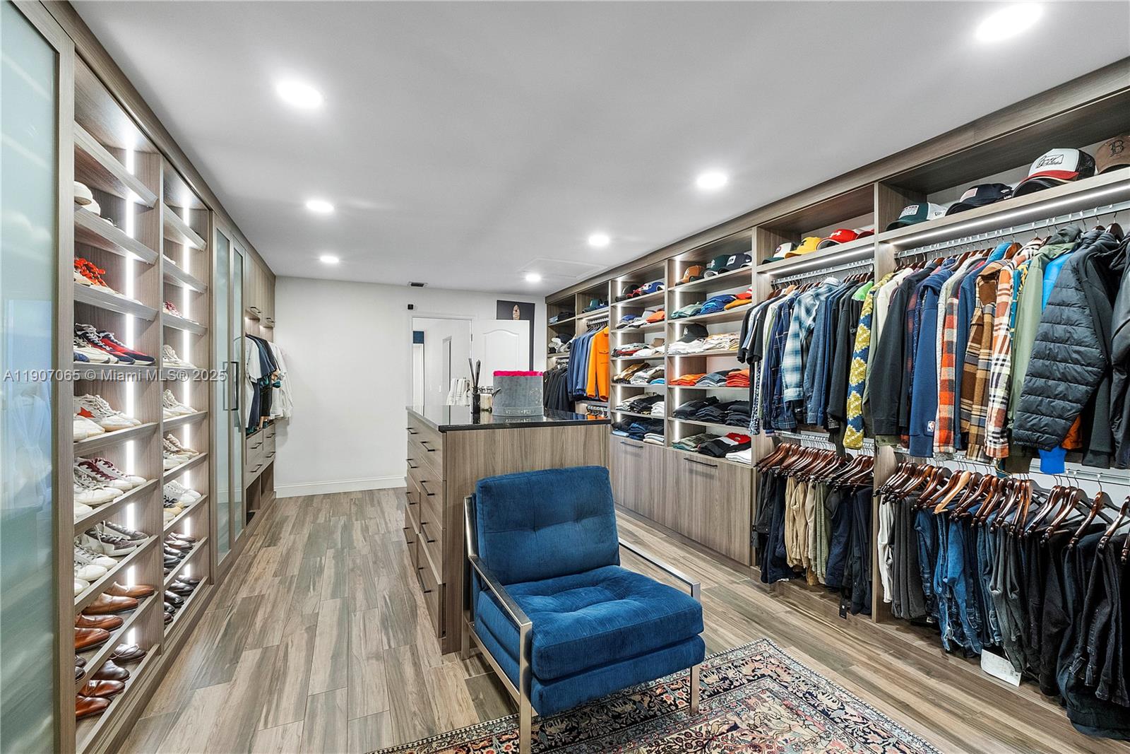 WHISPERING WOODS - Residential