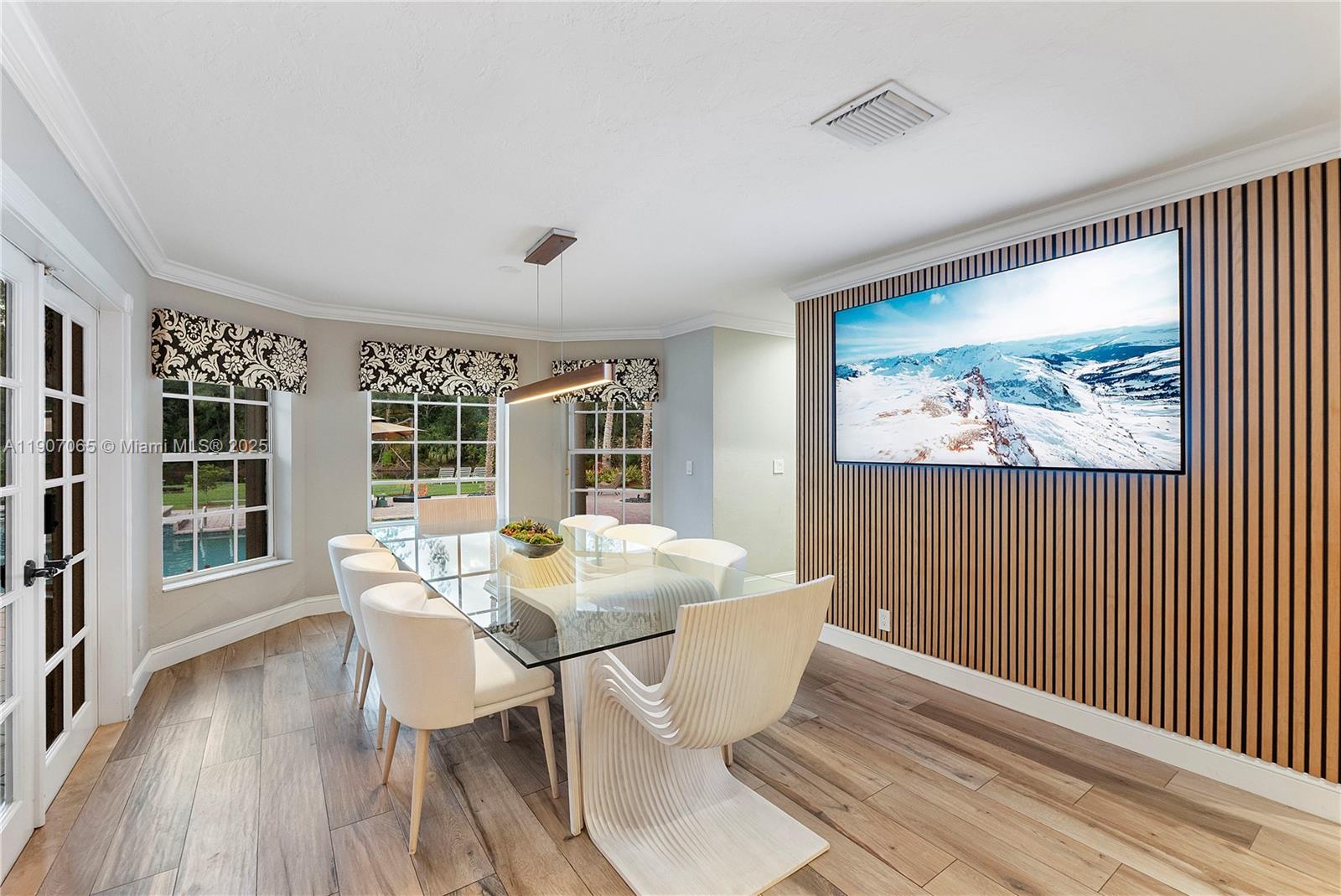 WHISPERING WOODS - Residential