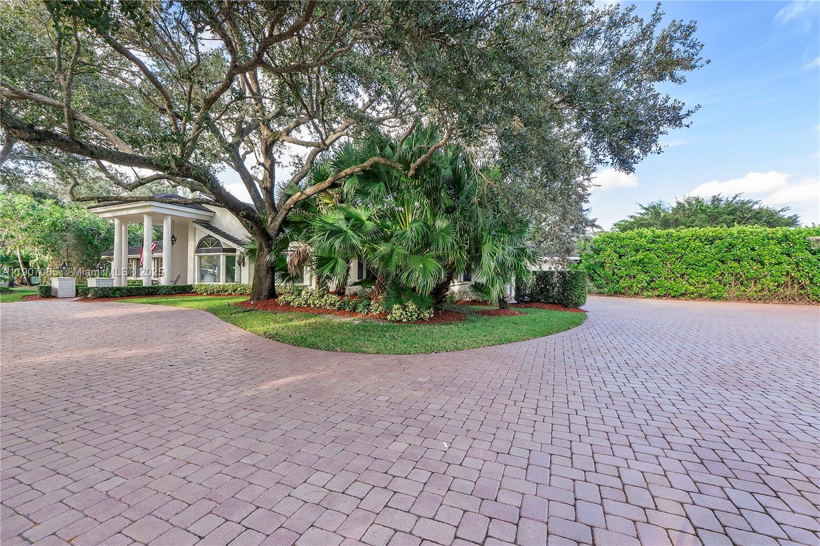 WHISPERING WOODS - Residential