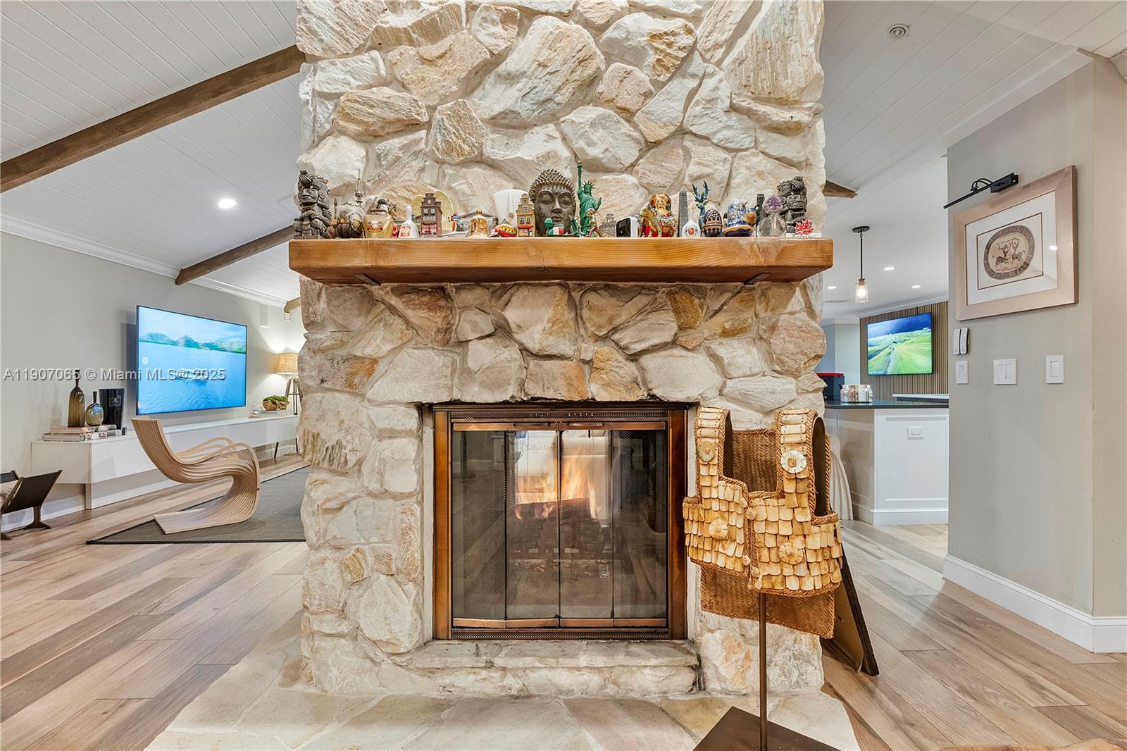 WHISPERING WOODS - Residential