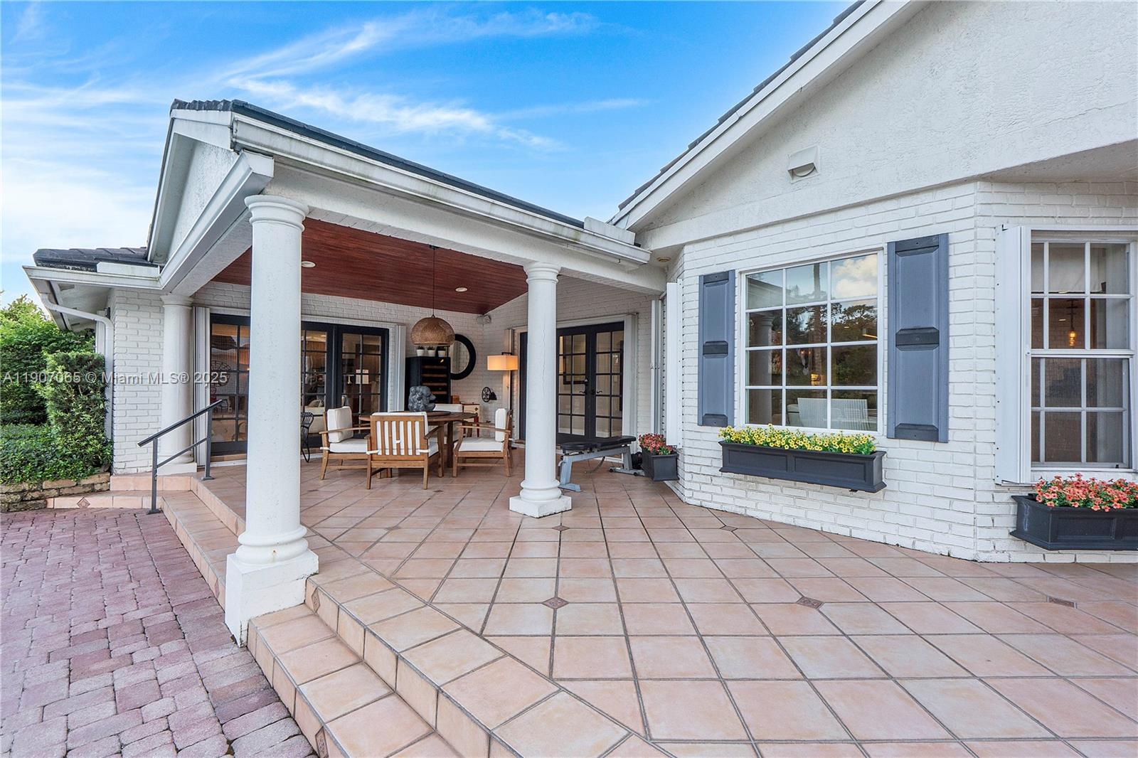 WHISPERING WOODS - Residential