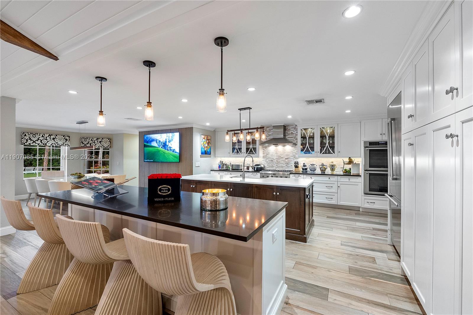 WHISPERING WOODS - Residential