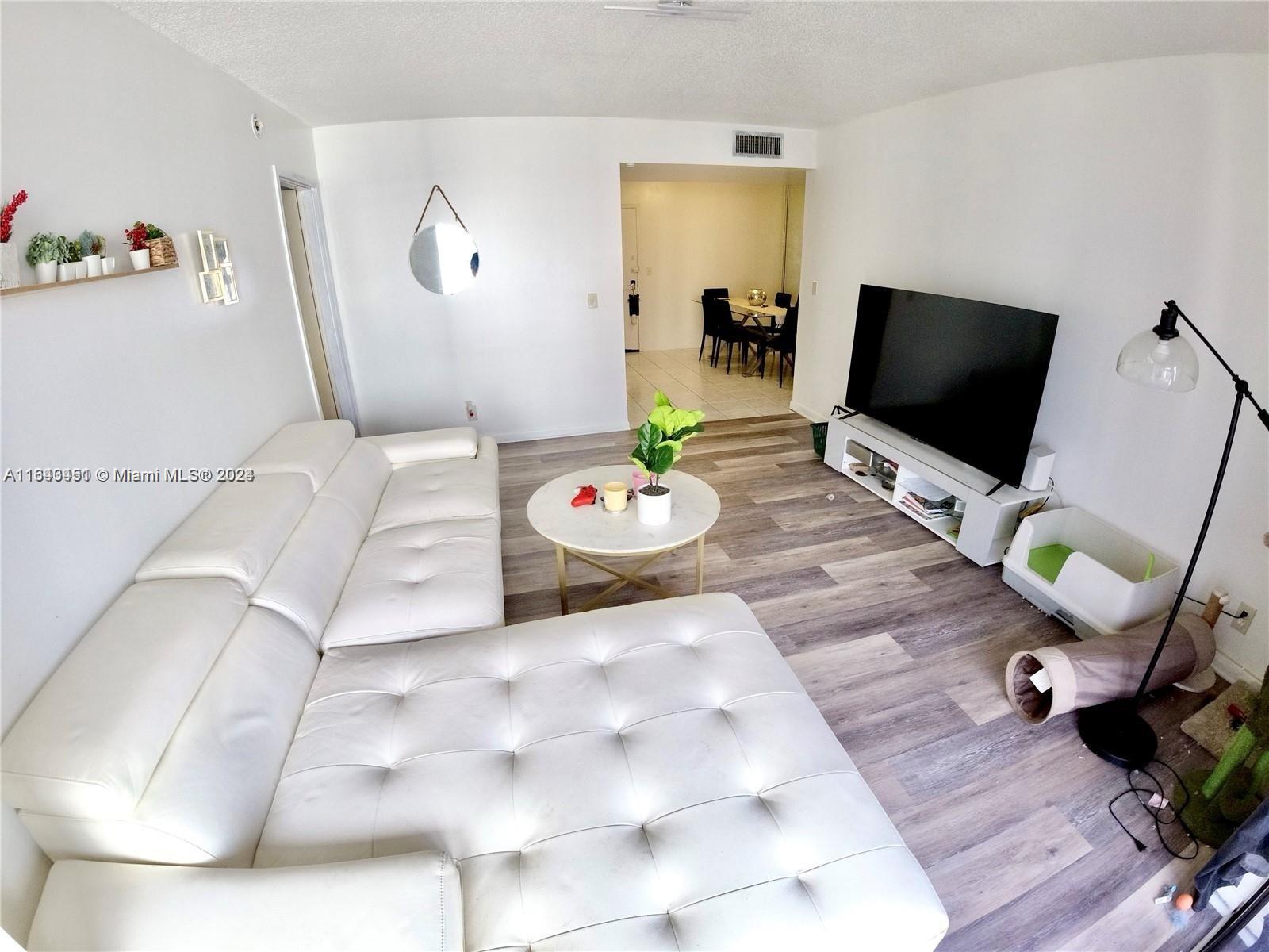 2821 N Miami Beach Blvd 4X, North Miami Beach, Miami-Dade County, Florida - 2 Bedrooms  
2 Bathrooms - 