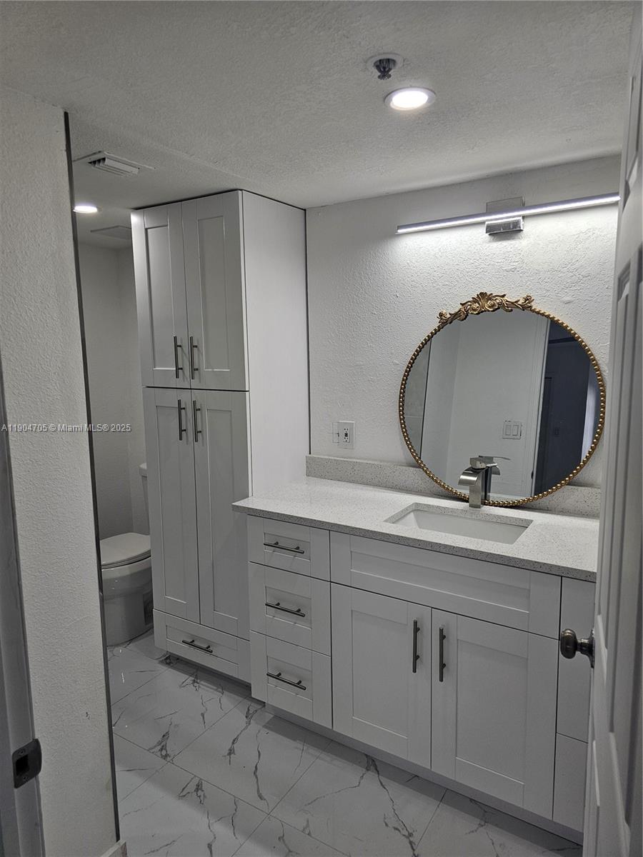 18TH HOLE AT INVERRARY CO - Residential