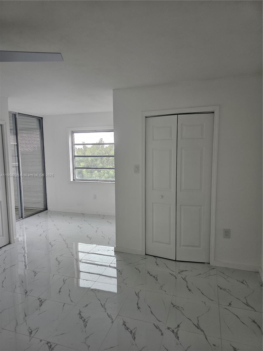 18TH HOLE AT INVERRARY CO - Residential