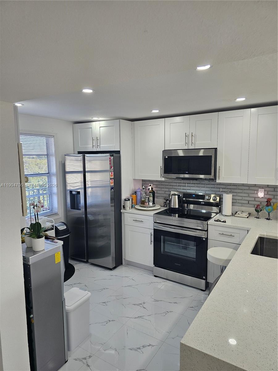 18TH HOLE AT INVERRARY CO - Residential