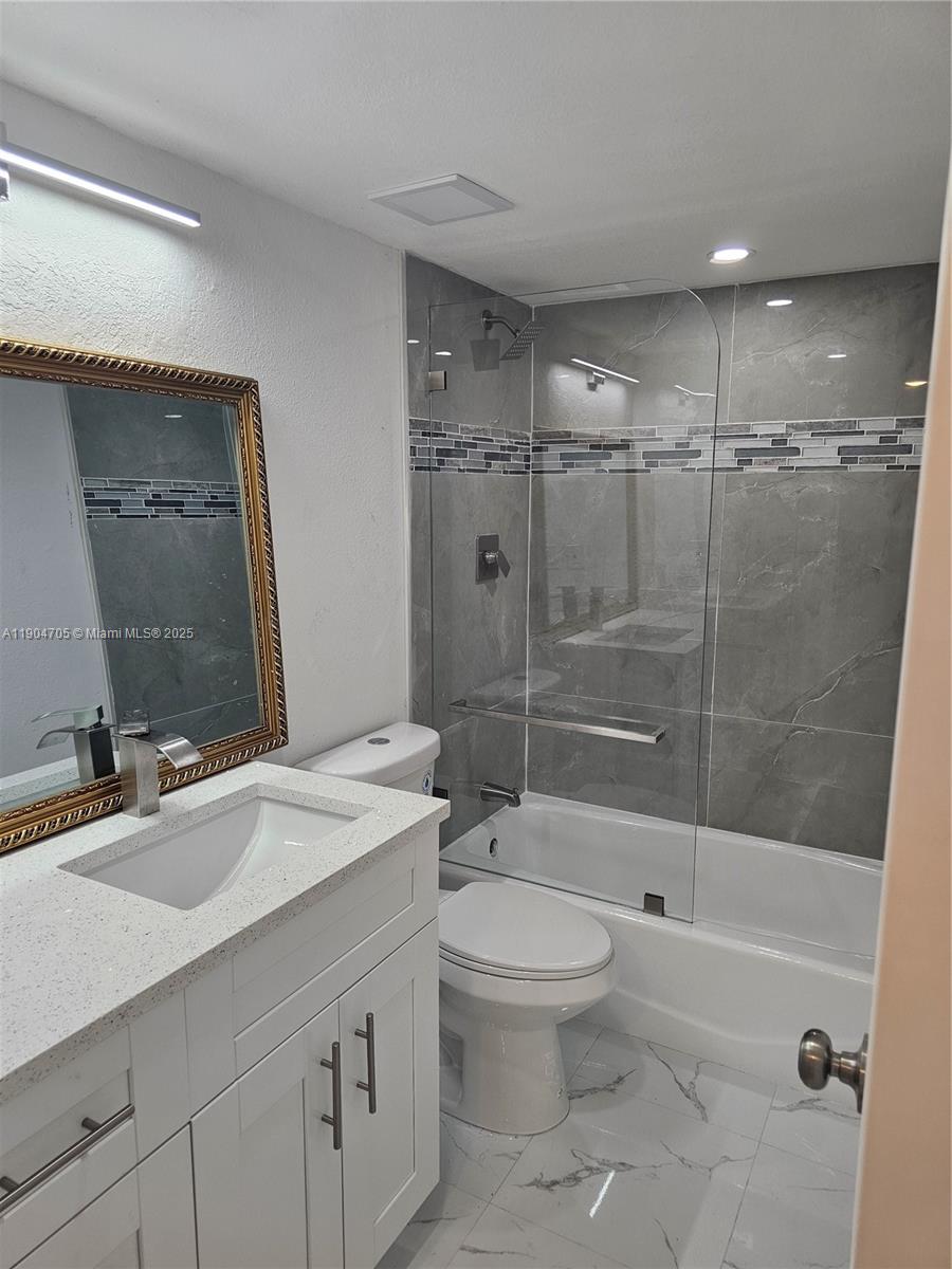 18TH HOLE AT INVERRARY CO - Residential