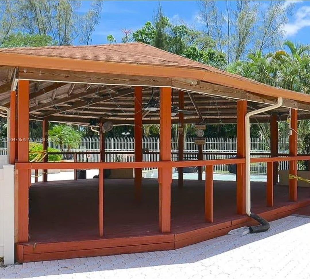 18TH HOLE AT INVERRARY CO - Residential