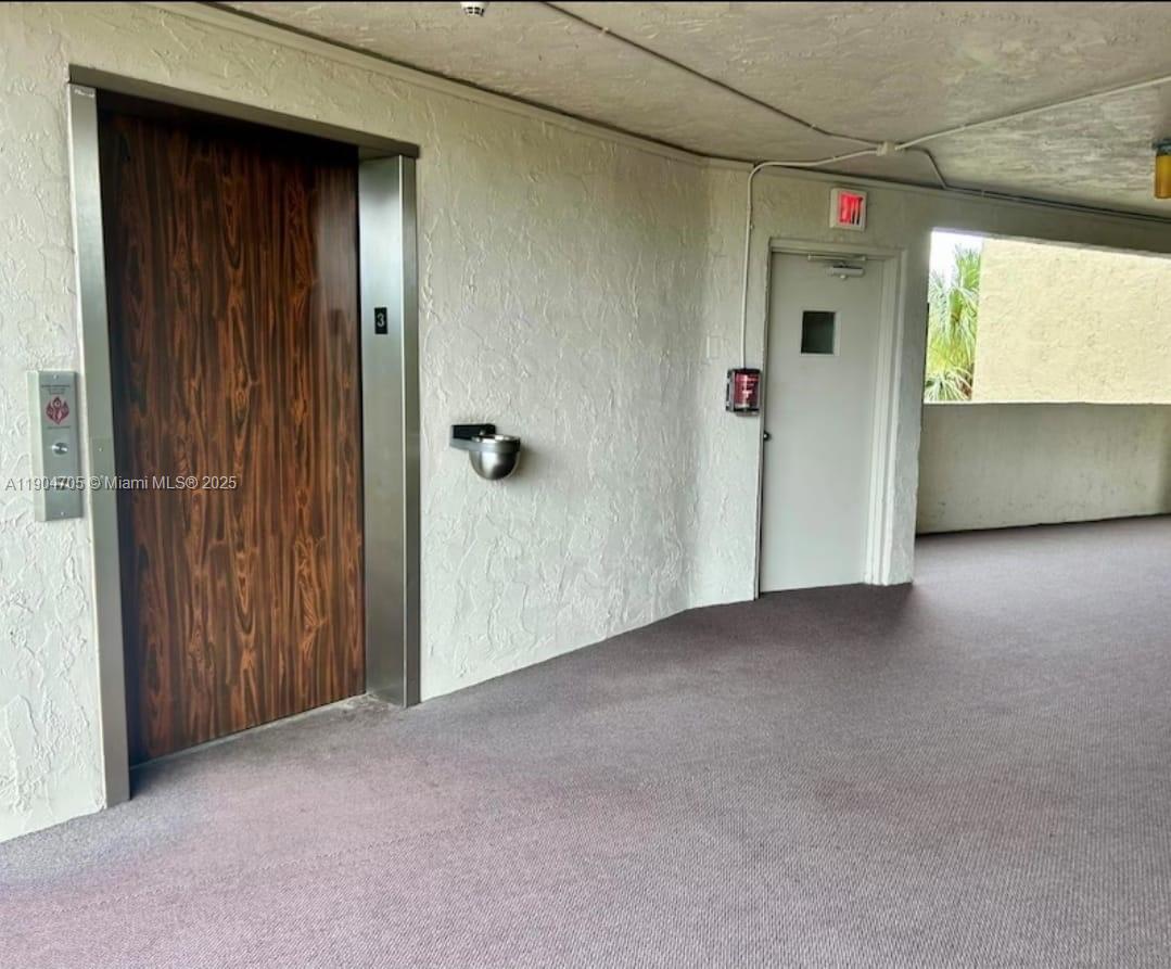 18TH HOLE AT INVERRARY CO - Residential