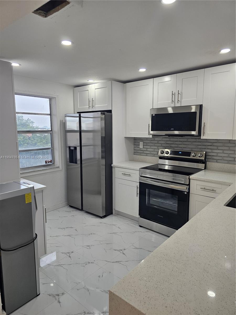 18TH HOLE AT INVERRARY CO - Residential