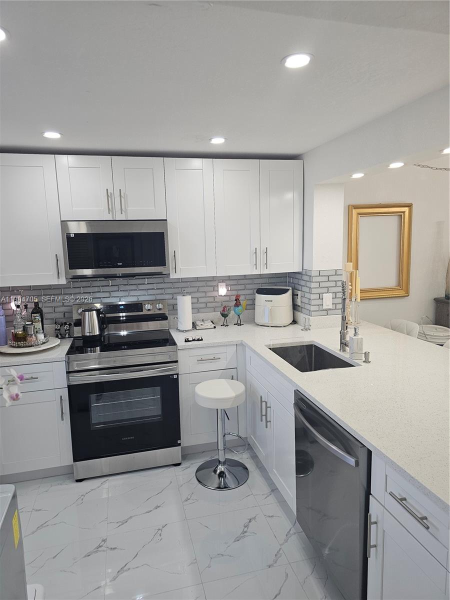 18TH HOLE AT INVERRARY CO - Residential