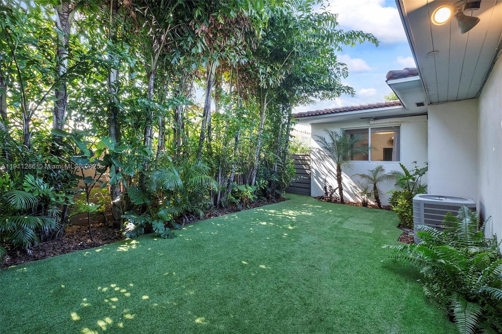 ALTOS DEL MAR NO 4 - Residential