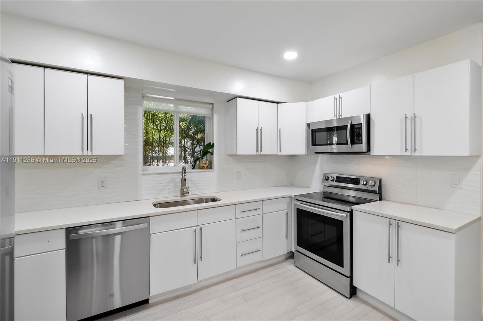 ALTOS DEL MAR NO 4 - Residential