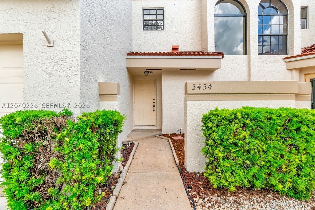3454 Laurel Oaks Ln, Hollywood FL 33021