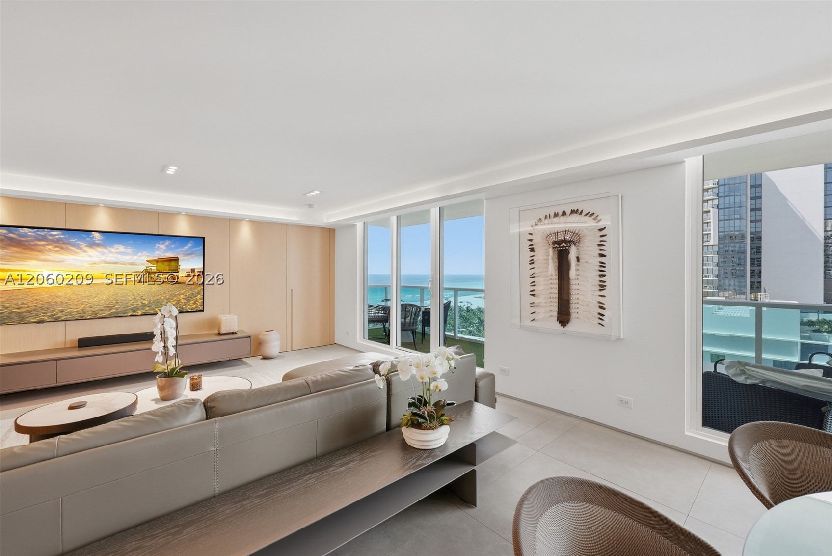 2301 Collins Ave 1004