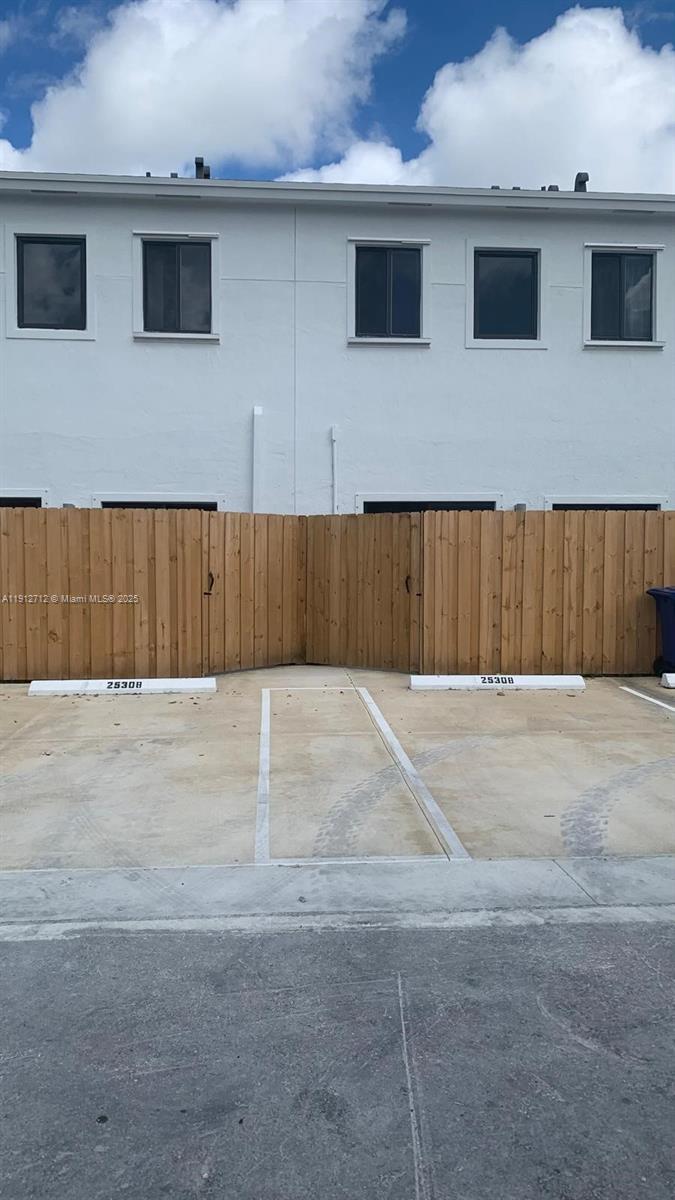 SOUTH KENDALL TOWNHOMES - Residential Lease