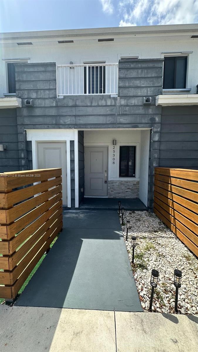 SOUTH KENDALL TOWNHOMES - Residential Lease