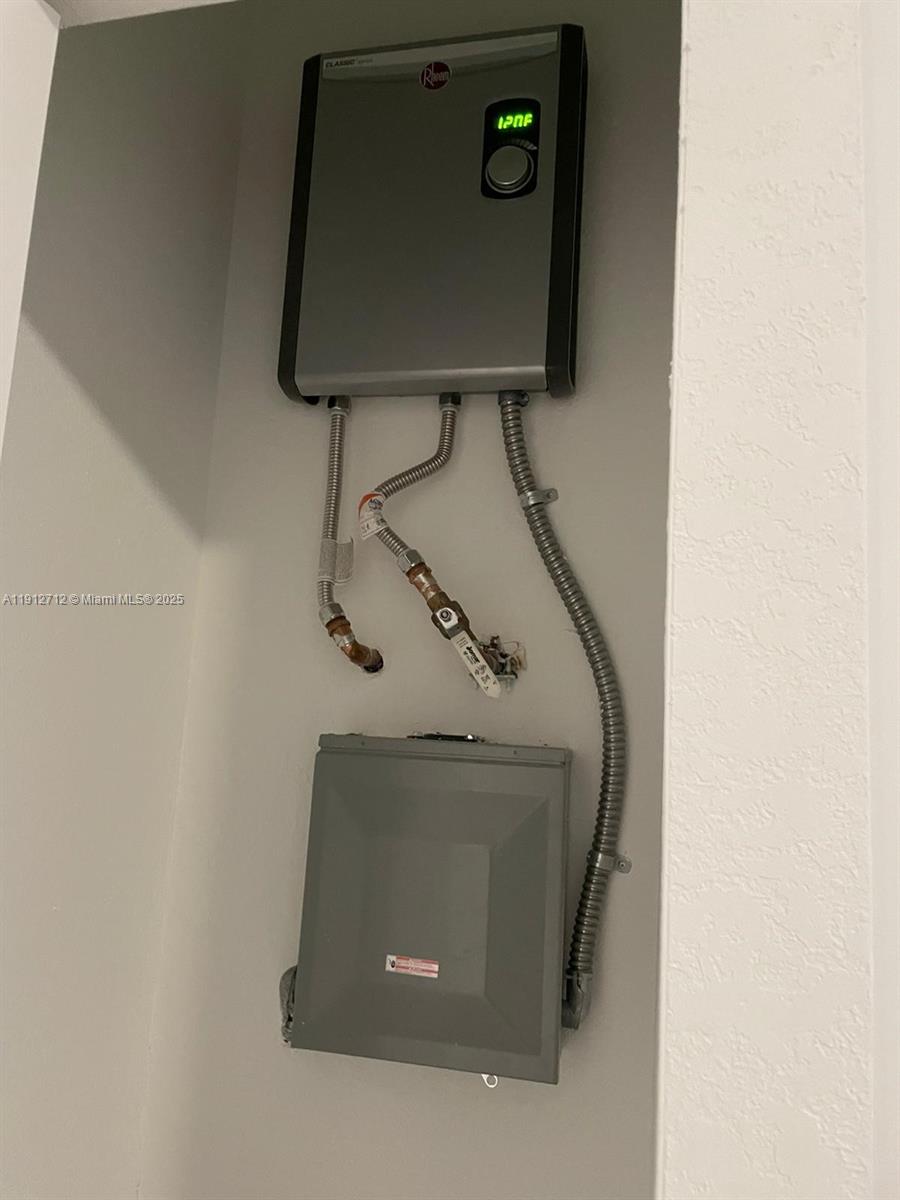 SOUTH KENDALL TOWNHOMES - Residential Lease