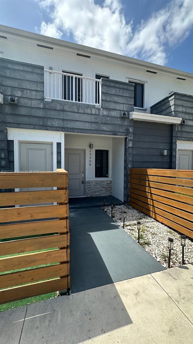 SOUTH KENDALL TOWNHOMES - Residential Lease