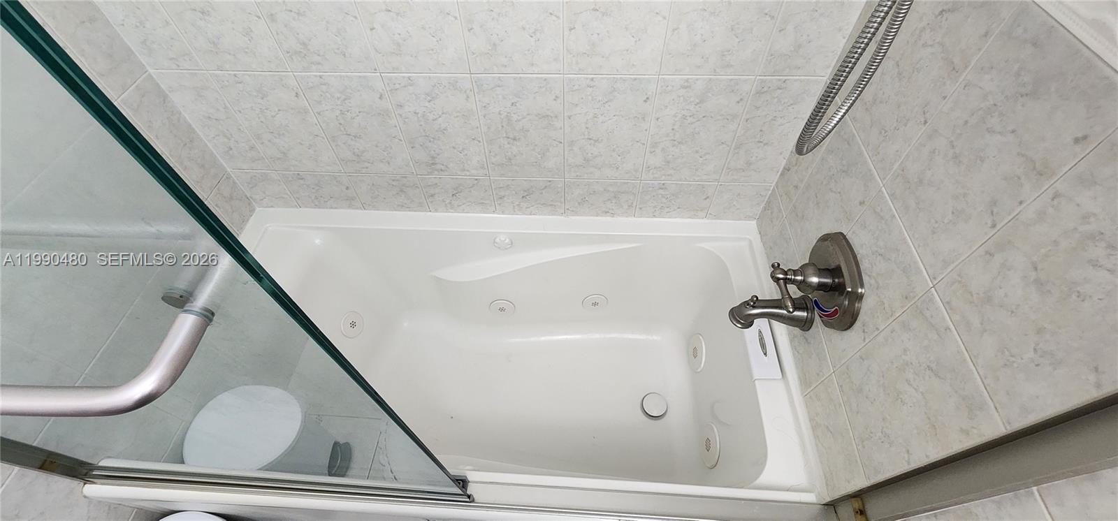 KENDALAIRE VILLAS CONDO - Residential