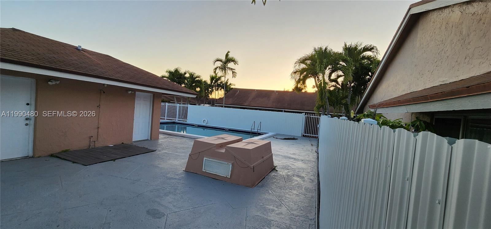 KENDALAIRE VILLAS CONDO - Residential