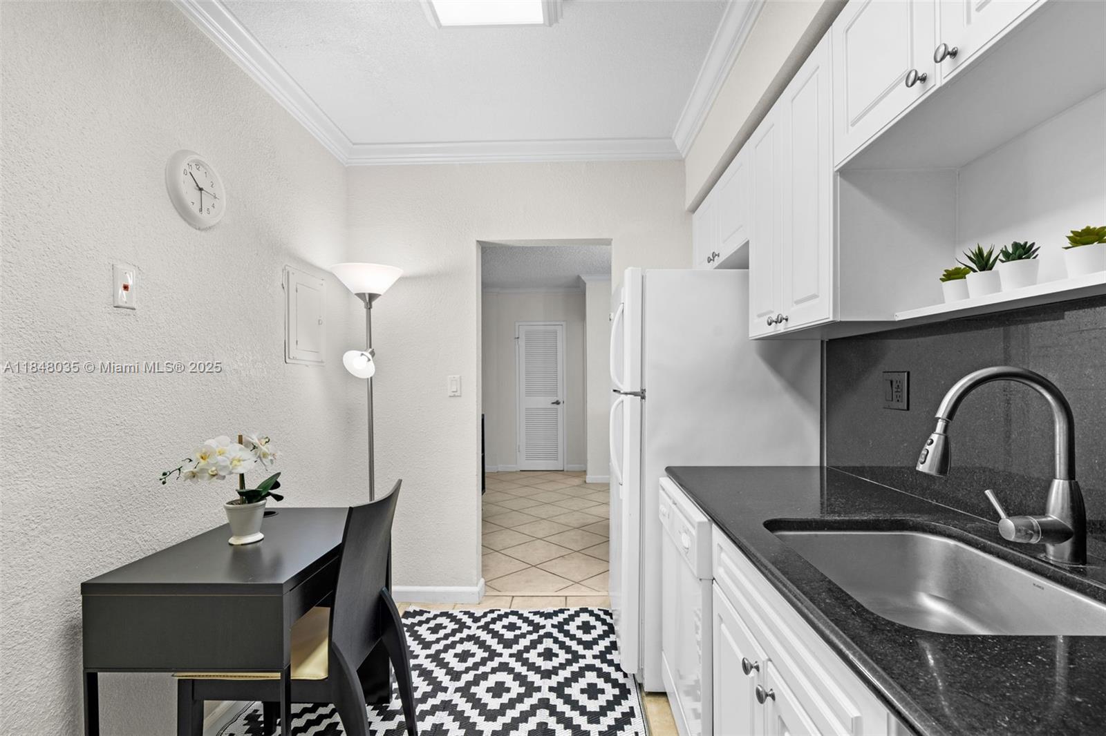 WAVE CONDOMINIMUM - Residential Lease