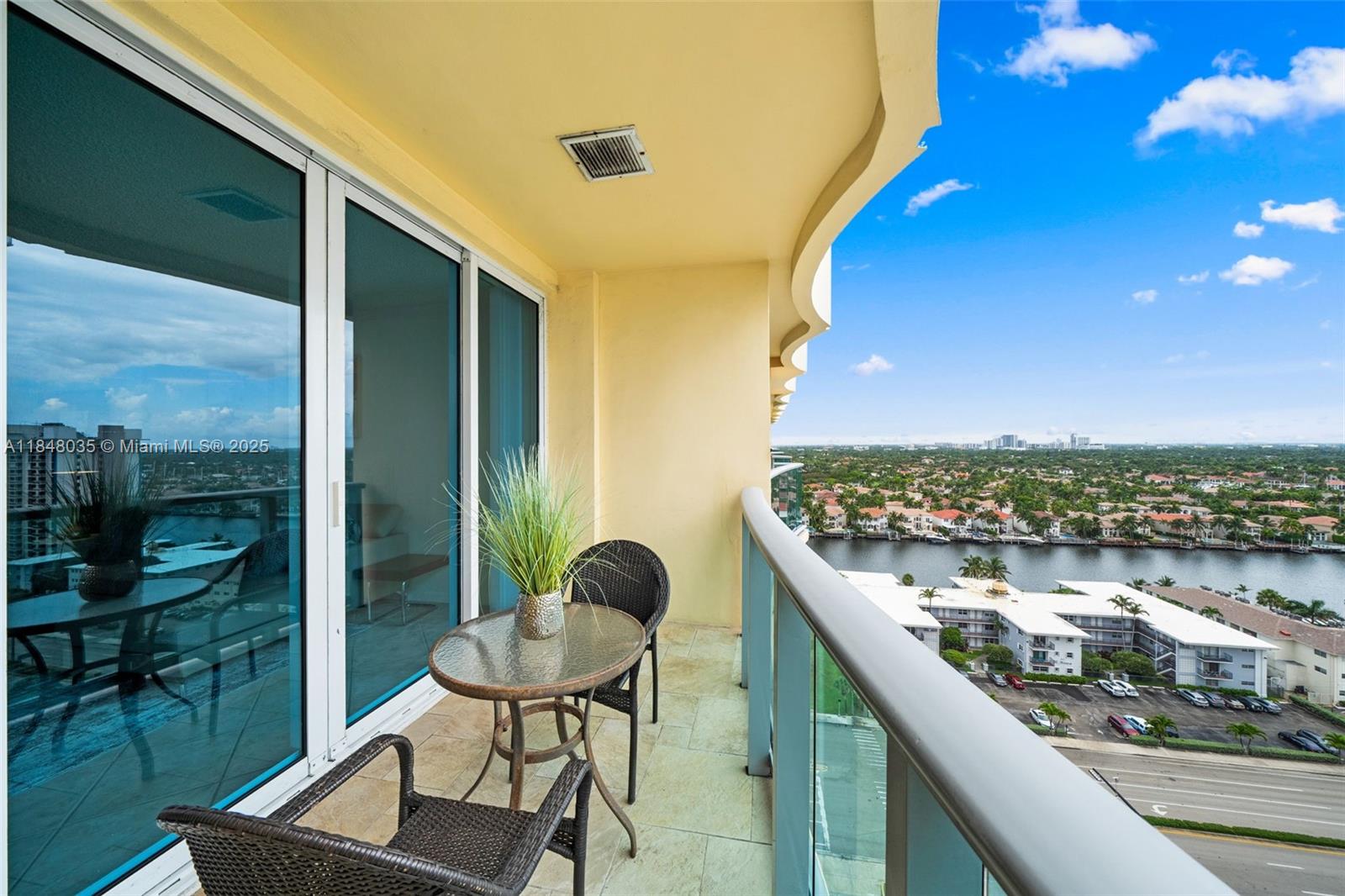 WAVE CONDOMINIMUM - Residential Lease